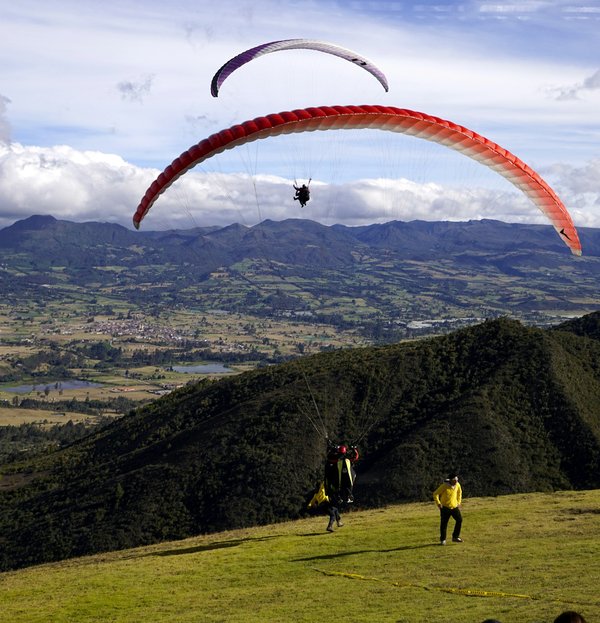 Surprenez avec un cadeau unique : offrez un vol en parapente